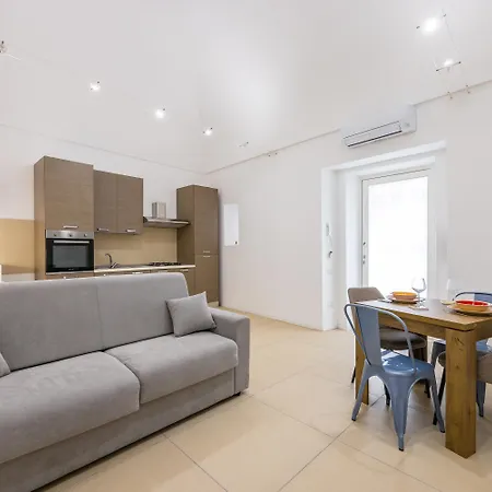 Holiday home La Smorfia A Montesanto Naples
